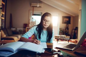 Im Medienwissenschaften Studium wirst du viele Medientheorien kennenlernen, ...