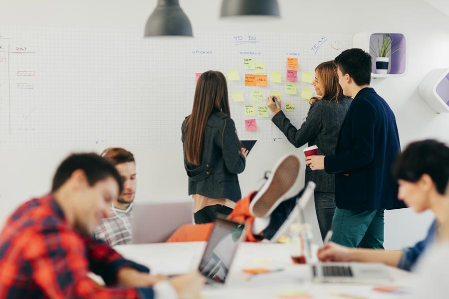 Studierende des Gamedesigns während eines Seminars:  ... brauchst aber auch jede Menge Kreativität und Lust auf Innovationen.